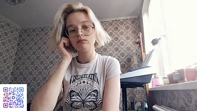 Snapshot of Smartemilia chatting on 3, 8, 2026 Smartemilia online show from 3, 8, 2026