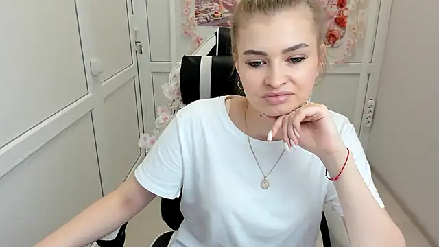 Snapshot of BrielleStorm chatting on 6, 8, 2026 BrielleStorm online show from 6, 8, 2026