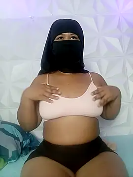 Snapshot of DALILAA_CURVY chatting on 4, 8, 2026 DALILAA CURVY online show from 4, 8, 2026