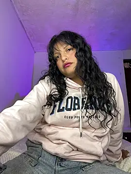Snapshot of Violeta__22 chatting on 6, 8, 2026 Violeta 22 online show from 6, 8, 2026