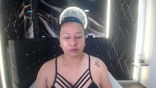 Snapshot of __Serena chatting on 5, 8, 2026 Serena online show from 5, 8, 2026