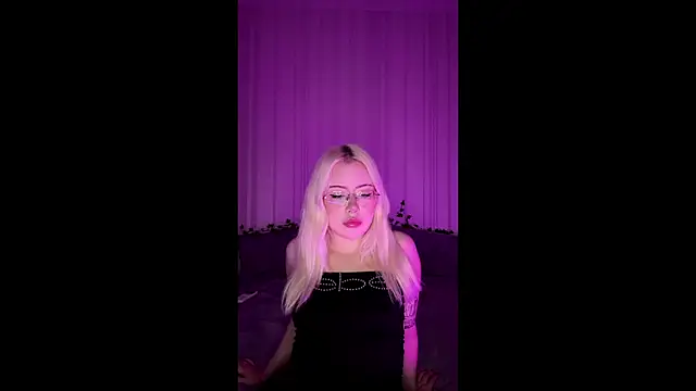 Snapshot of Astral_b1te chatting on 7, 8, 2026 Astral b1te online show from 7, 8, 2026
