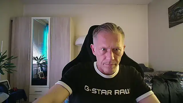 Snapshot of slaveboy2016@xh chatting on 1, 6, 2026 slaveboy2016xh online show from 1, 6, 2026