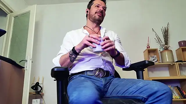 Snapshot of ChrisKox chatting on 24, 4, 2026 ChrisKox online show from 24, 4, 2026