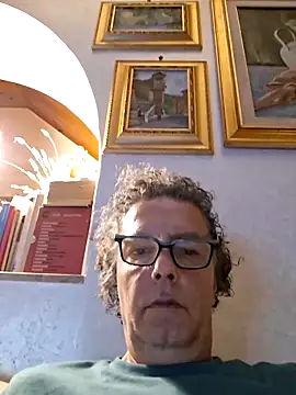 Snapshot of gianlux128bis chatting on 1, 6, 2026 gianlux128bis online show from 1, 6, 2026