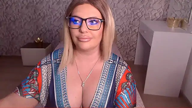 Snapshot of KarlaDivineTS chatting on 9, 12, 2024 KarlaDivineTS online show from 9, 12, 2024