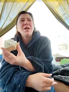 Snapshot of Natali_UA chatting on 5, 4, 2026 Natali UA online show from 5, 4, 2026