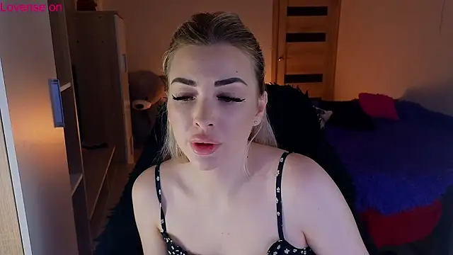 Snapshot of MilanaOmg chatting on 30, 5, 2026 MilanaOmg online show from 30, 5, 2026