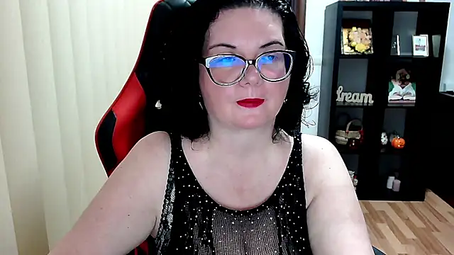 Snapshot of MissTroublle chatting on 2, 4, 2026 MissTroublle online show from 2, 4, 2026