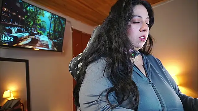 Snapshot of coraline_latin chatting on 7, 4, 2026 coraline latin online show from 7, 4, 2026