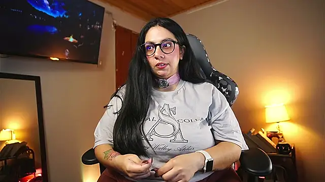 Snapshot of coraline_latin chatting on 17, 4, 2026 coraline latin online show from 17, 4, 2026