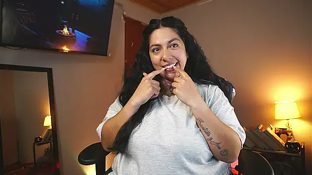 Snapshot of coraline_latin chatting on 24, 4, 2026 coraline latin online show from 24, 4, 2026