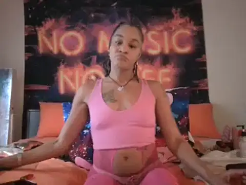 Snapshot of EnticingAaliyah chatting on 12, 12, 2024 EnticingAaliyah online show from 12, 12, 2024