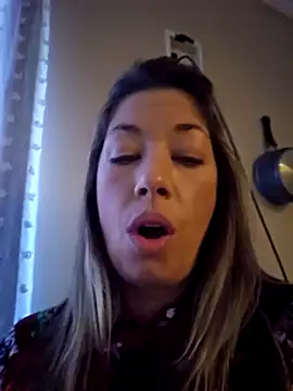 Snapshot of _NinaLuvSins_ chatting on 16, 12, 2025 NinaLuvSins online show from 16, 12, 2025