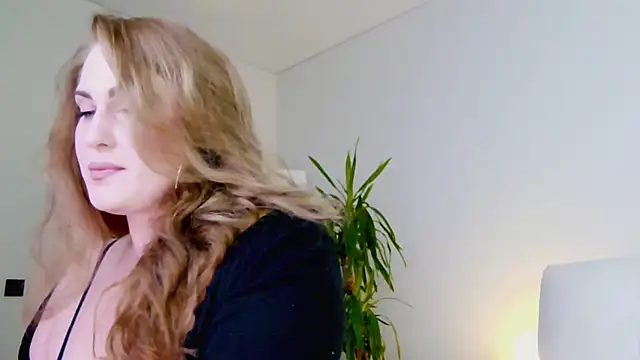 Snapshot of Sinful_Eyes chatting on 1, 4, 2026 Sinful Eyes online show from 1, 4, 2026