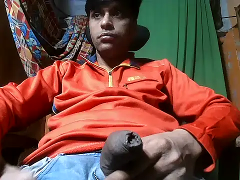 Snapshot of desiboy1101 chatting on 2, 12, 2024 desiboy1101 online show from 2, 12, 2024