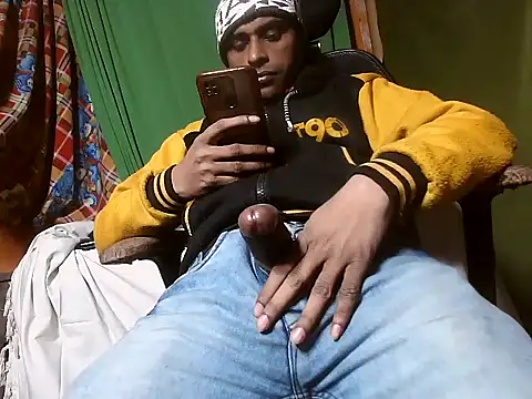 Snapshot of desiboy1101 chatting on 14, 12, 2024 desiboy1101 online show from 14, 12, 2024