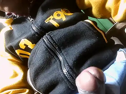 Snapshot of desiboy1101 chatting on 2, 1, 2025 desiboy1101 online show from 2, 1, 2025