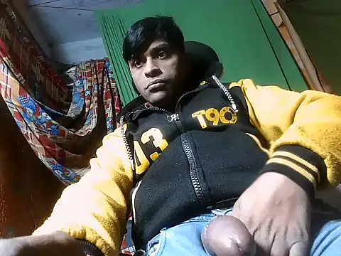 Snapshot of desiboy1101 chatting on 12, 1, 2025 desiboy1101 online show from 12, 1, 2025