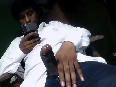 Snapshot of desiboy1101 chatting on 28, 9, 2025 desiboy1101 online show from 28, 9, 2025