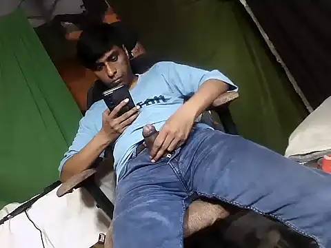 Snapshot of desiboy1101 chatting on 2, 11, 2025 desiboy1101 online show from 2, 11, 2025