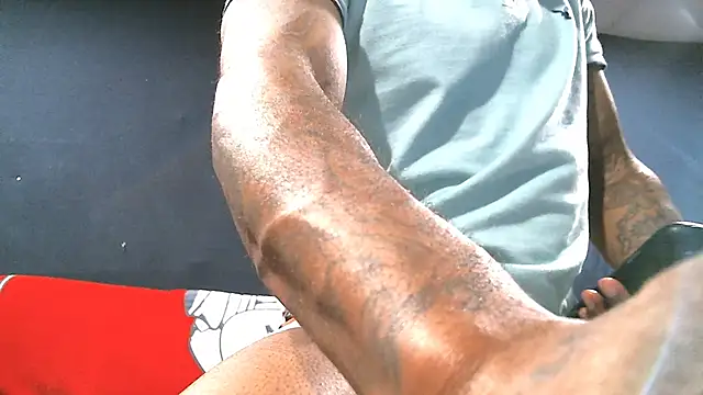 Snapshot of iBreakHeartz chatting on 17, 1, 2025 iBreakHeartz online show from 17, 1, 2025