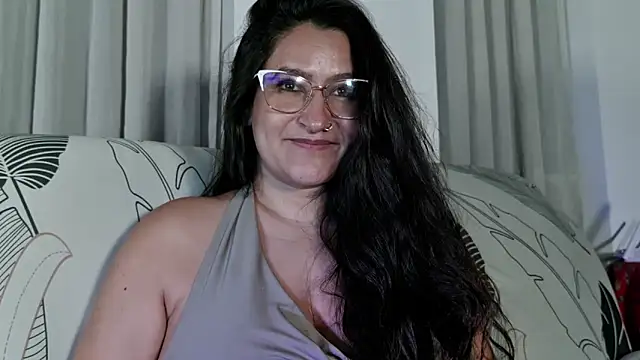 Snapshot of DeesseLuxure chatting on 12, 4, 2026 DeesseLuxure online show from 12, 4, 2026