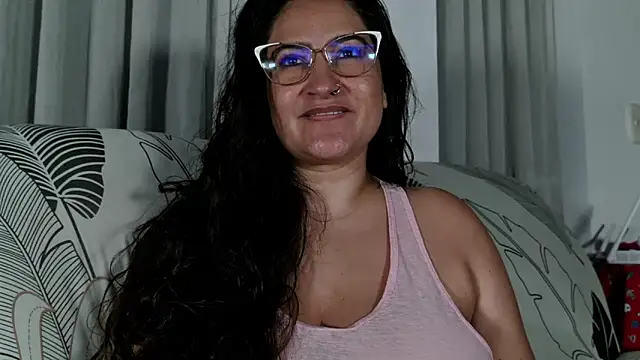 Snapshot of DeesseLuxure chatting on 15, 4, 2026 DeesseLuxure online show from 15, 4, 2026