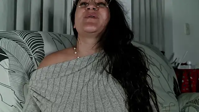 Snapshot of DeesseLuxure chatting on 18, 4, 2026 DeesseLuxure online show from 18, 4, 2026