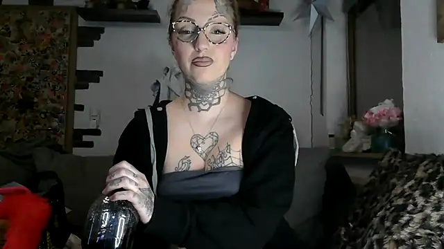 Snapshot of RoxxyInk chatting on 8, 2, 2026 RoxxyInk online show from 8, 2, 2026