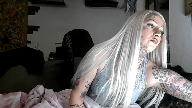 Snapshot of RoxxyInk chatting on 17, 3, 2026 RoxxyInk online show from 17, 3, 2026