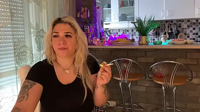 Snapshot of Monageil chatting on 16, 2, 2025 Monageil online show from 16, 2, 2025