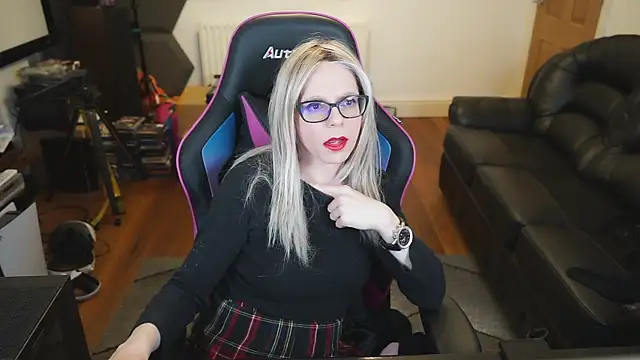 Snapshot of KelseyCobalt chatting on 1, 1, 2025 KelseyCobalt online show from 1, 1, 2025