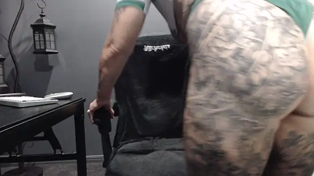 Snapshot of poisonivyx chatting on 20, 2, 2026 poisonivyx online show from 20, 2, 2026