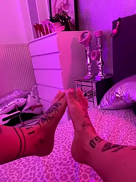 Snapshot of _MelinaCurves_ chatting on 10, 11, 2025 MelinaCurves online show from 10, 11, 2025