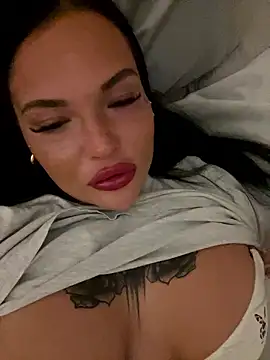 Snapshot of _MelinaCurves_ chatting on 9, 1, 2026 MelinaCurves online show from 9, 1, 2026