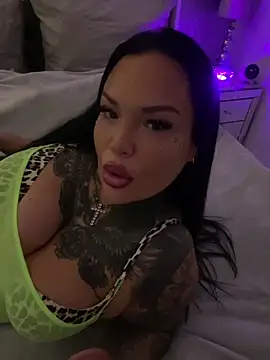 Snapshot of _MelinaCurves_ chatting on 5, 3, 2026 MelinaCurves online show from 5, 3, 2026