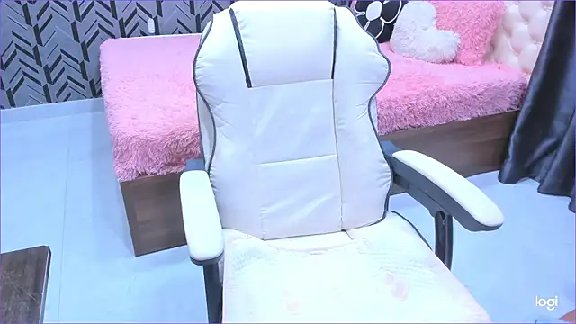 Snapshot of Toyota_Motor_Corporation chatting on 21, 10, 2025 Toyota Motor Corporation online show from 21, 10, 2025