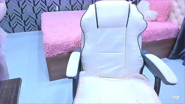 Snapshot of Toyota_Motor_Corporation chatting on 23, 10, 2025 Toyota Motor Corporation online show from 23, 10, 2025