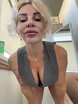 Snapshot of Hotnessi chatting on 27, 9, 2025 Hotnessi online show from 27, 9, 2025