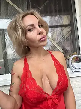 Snapshot of Hotnessi chatting on 19, 10, 2025 Hotnessi online show from 19, 10, 2025