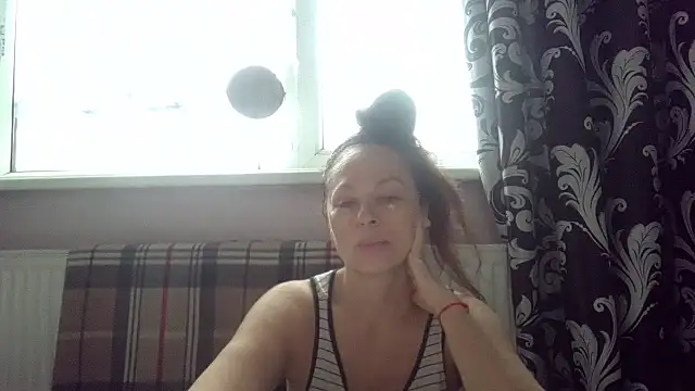 Snapshot of LindaStarS chatting on 2, 4, 2026 LindaStarS online show from 2, 4, 2026