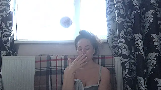 Snapshot of LindaStarS chatting on 7, 4, 2026 LindaStarS online show from 7, 4, 2026