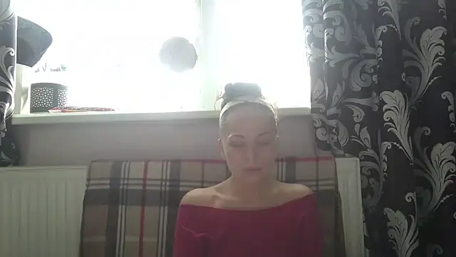 Snapshot of LindaStarS chatting on 12, 4, 2026 LindaStarS online show from 12, 4, 2026