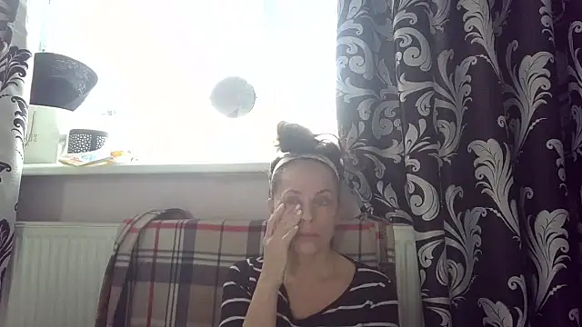 Snapshot of LindaStarS chatting on 16, 4, 2026 LindaStarS online show from 16, 4, 2026