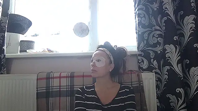 Snapshot of LindaStarS chatting on 19, 4, 2026 LindaStarS online show from 19, 4, 2026