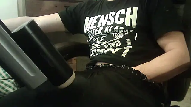 Snapshot of ShyGuyWannaTry chatting on 7, 10, 2025 ShyGuyWannaTry online show from 7, 10, 2025