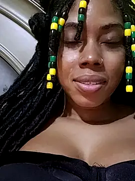 Snapshot of HONEYSWEETS_LIVE chatting on 22, 4, 2026 HONEYSWEETS LIVE online show from 22, 4, 2026