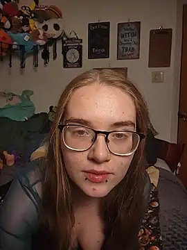 Izzy Hellbourne online show from 19, 6, 2026