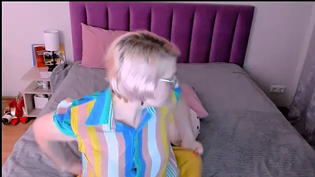 sabrinamacmarren online show from 5, 12, 2025